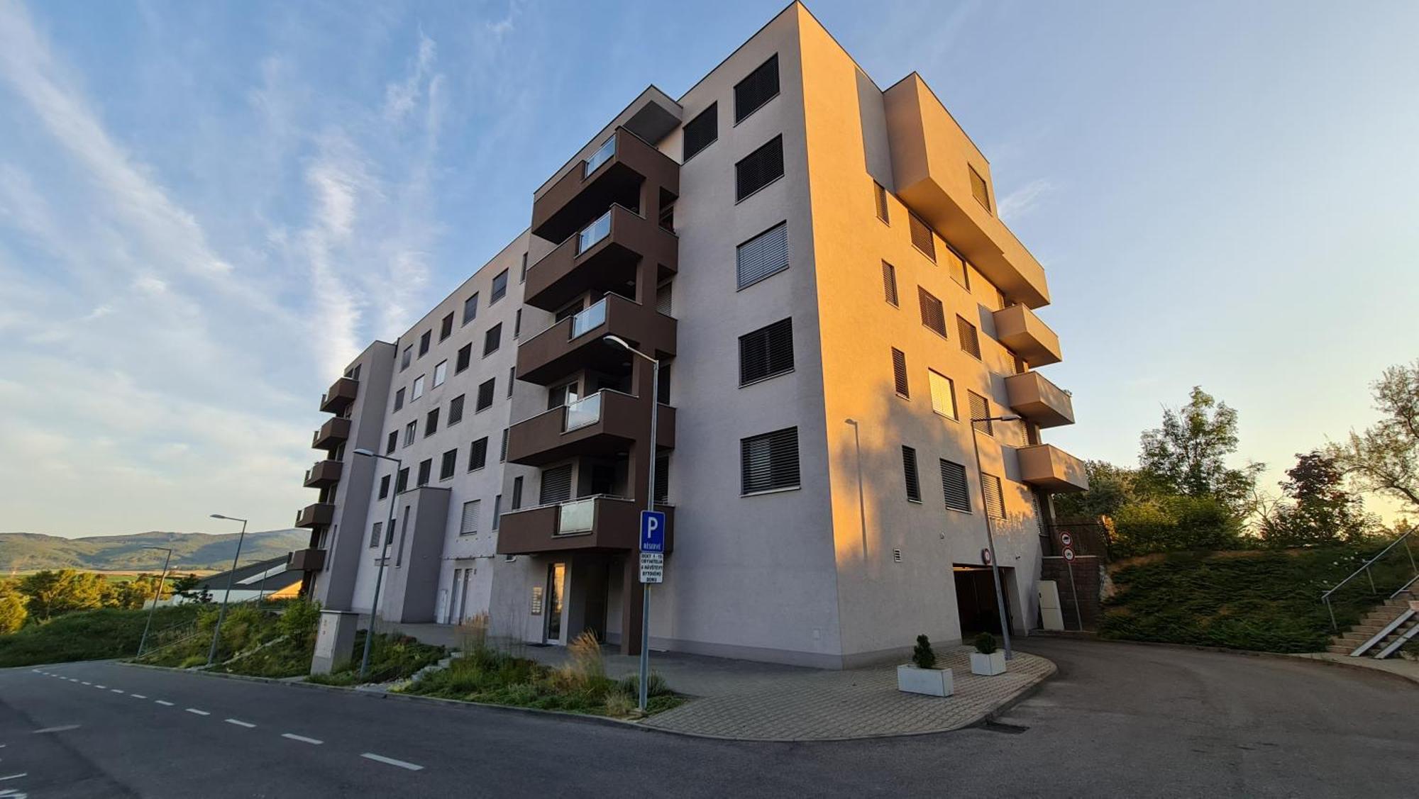 Jack'S Apartment เตร็นชีน ภายนอก รูปภาพ